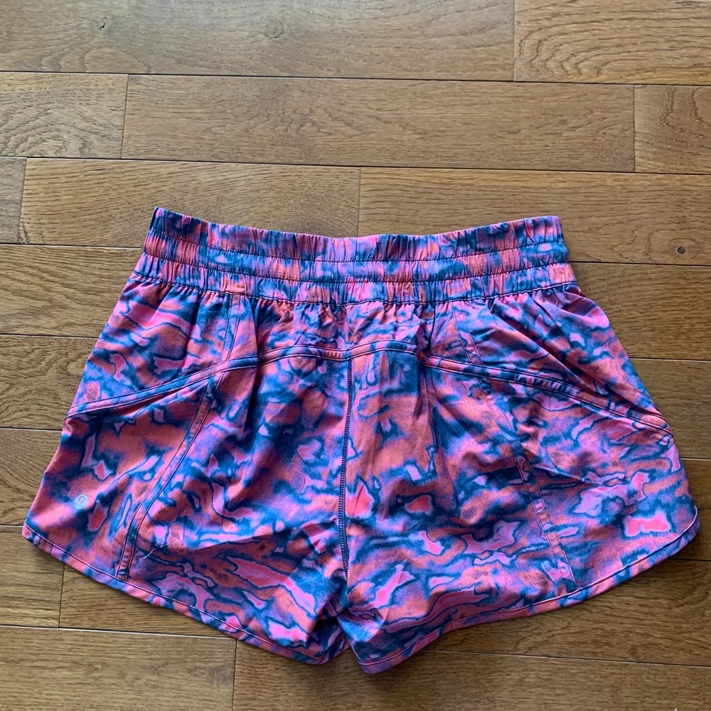 🍋LULULEMON TRACKER SHORT 4”-CHROMA CLASH MULTI,10 - Picture 7 of 10